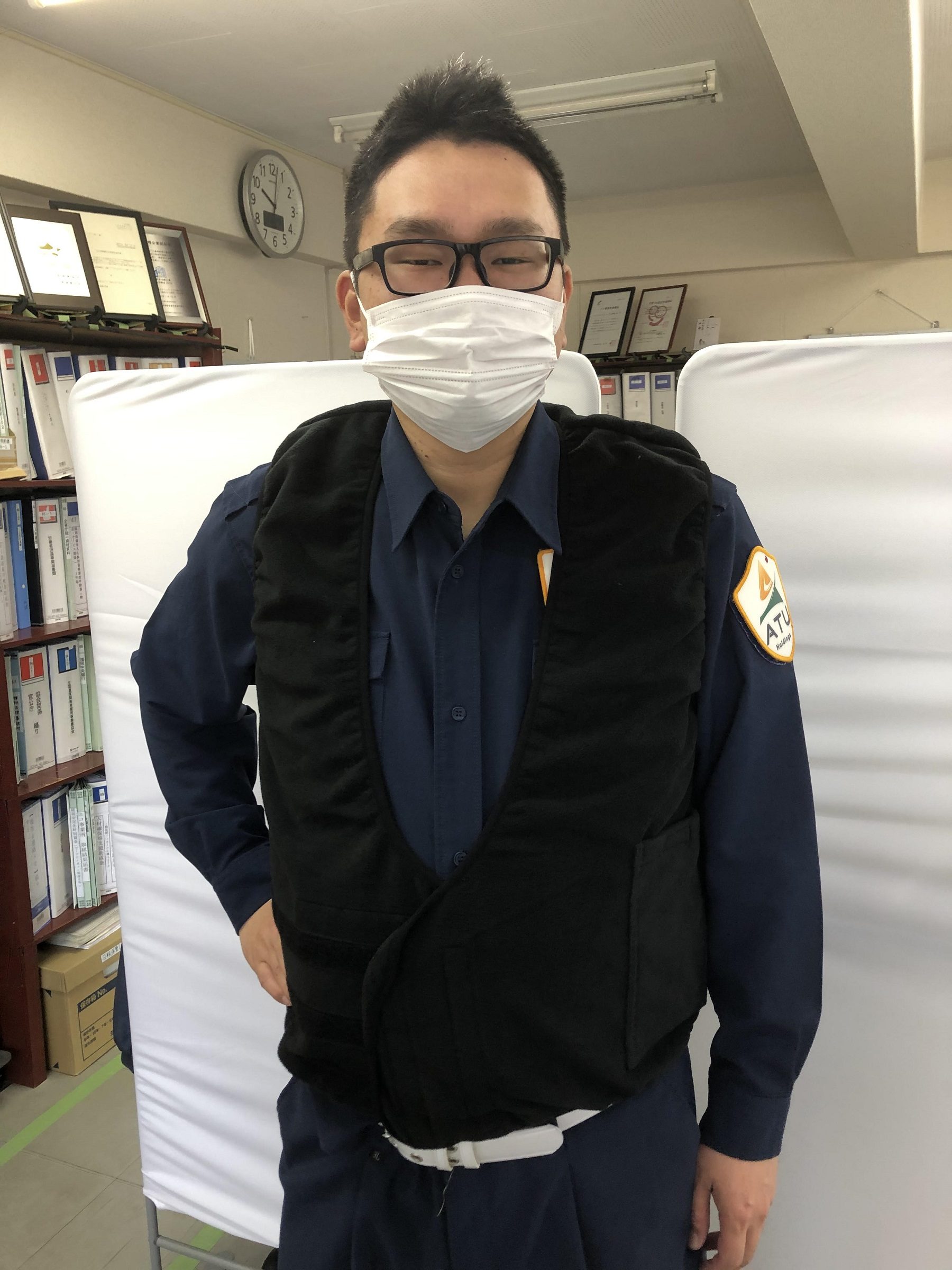 ATU　福岡　警備　発熱ベスト　寒さ対策　着用例